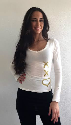 Camiseta escote pico m/l logo vertical Kiss&Fly (1)