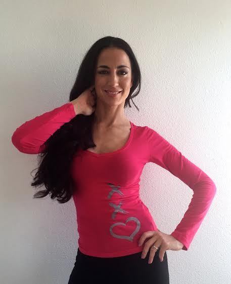 Camiseta escote pico m/l logo vertical Kiss&Fly (1)